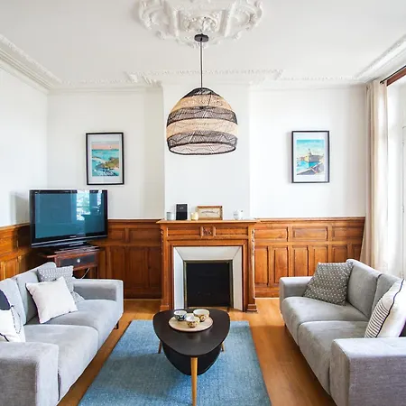-bosco- Elegant T3 Avec Balcon Et Vue Sur Le Port